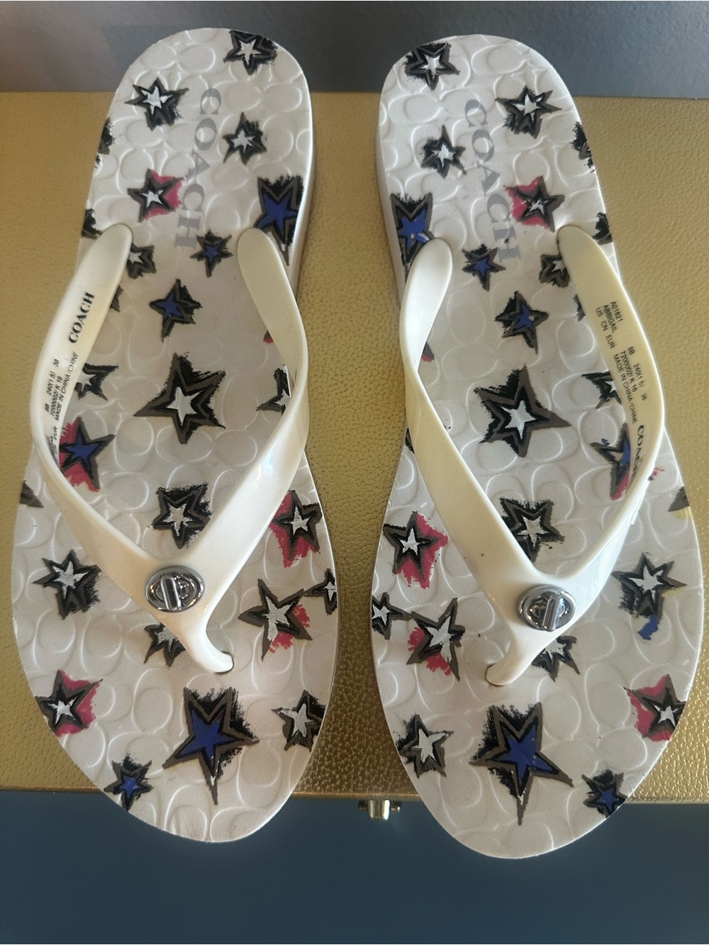 Coach Abbigail Flip Flops Size 7.5